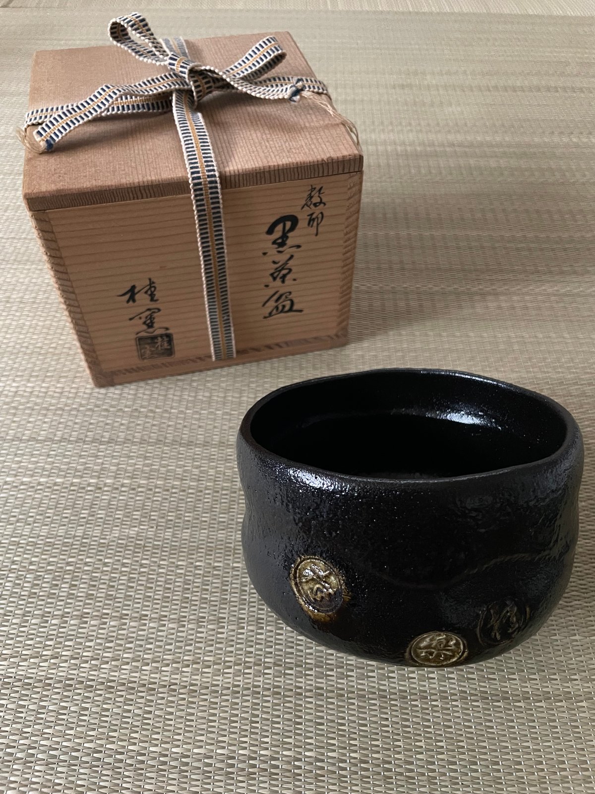 桂窯 古稀の祝 黒楽茶碗 共箱 茶道具 桂窯 古稀の祝 黒楽茶碗 共箱 茶道具 - メルカリ