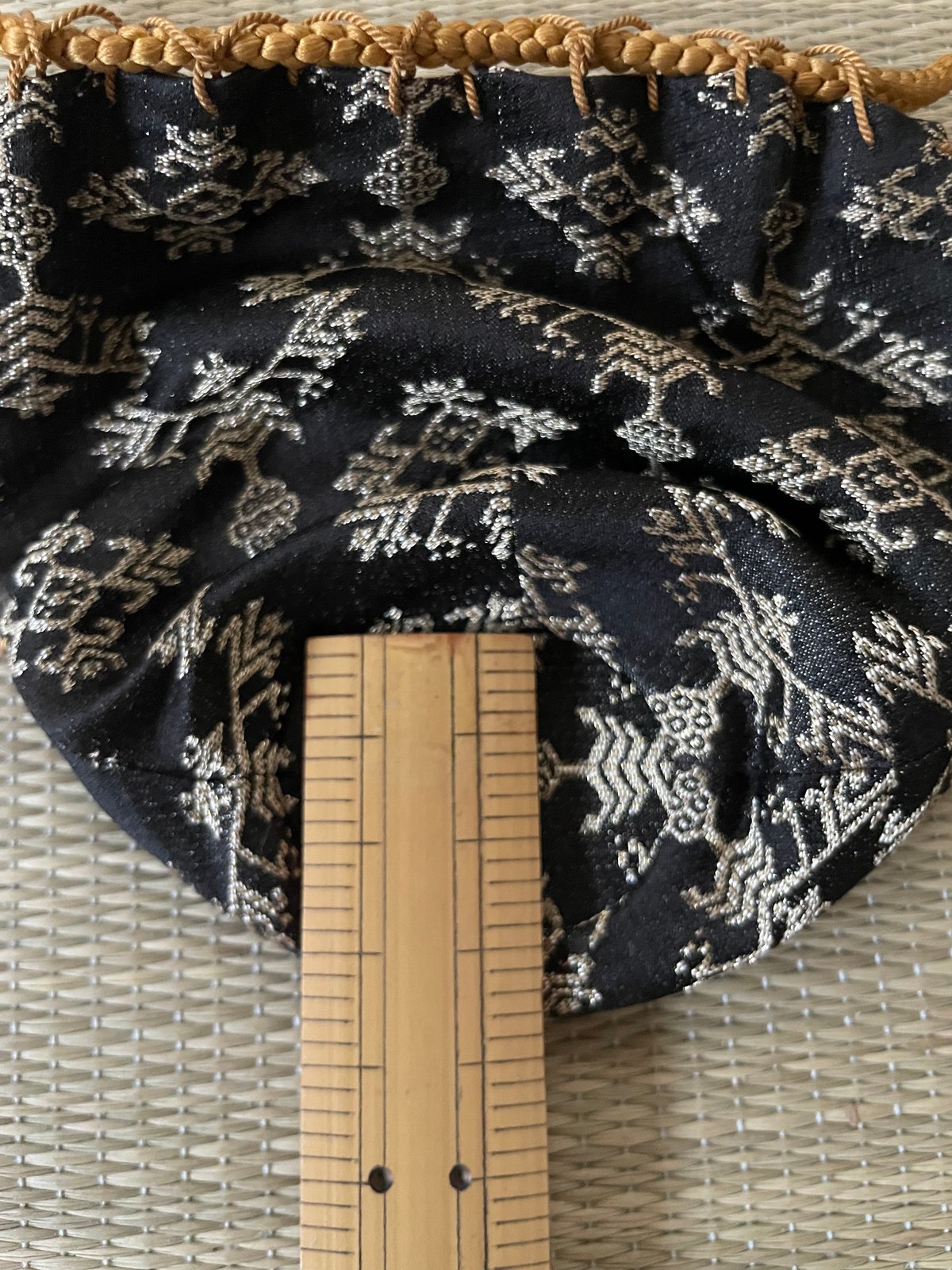 正絹】 茶入用 仕覆 菱 唐花文錦 墨黒系 | ginyoudo
