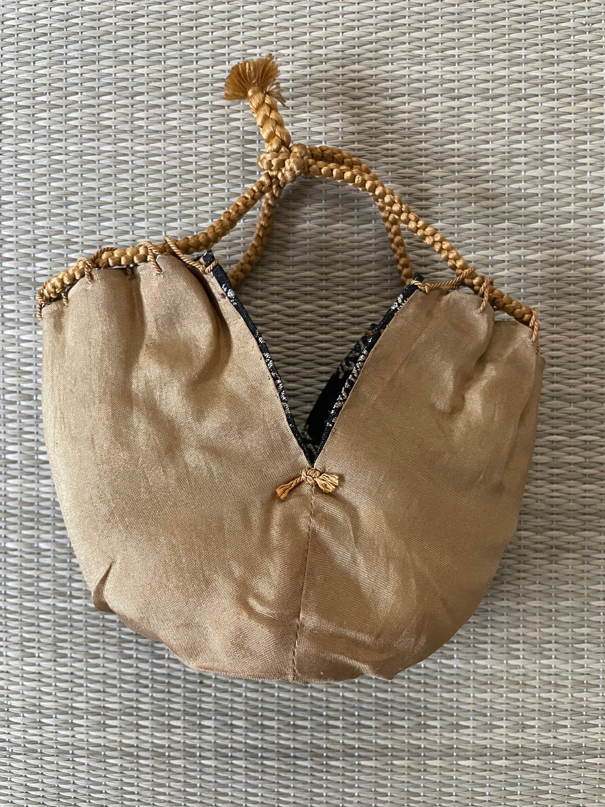 仕覆 正絹】 茶入用 仕覆 菱 唐花文錦 墨黒系 | ginyoudo