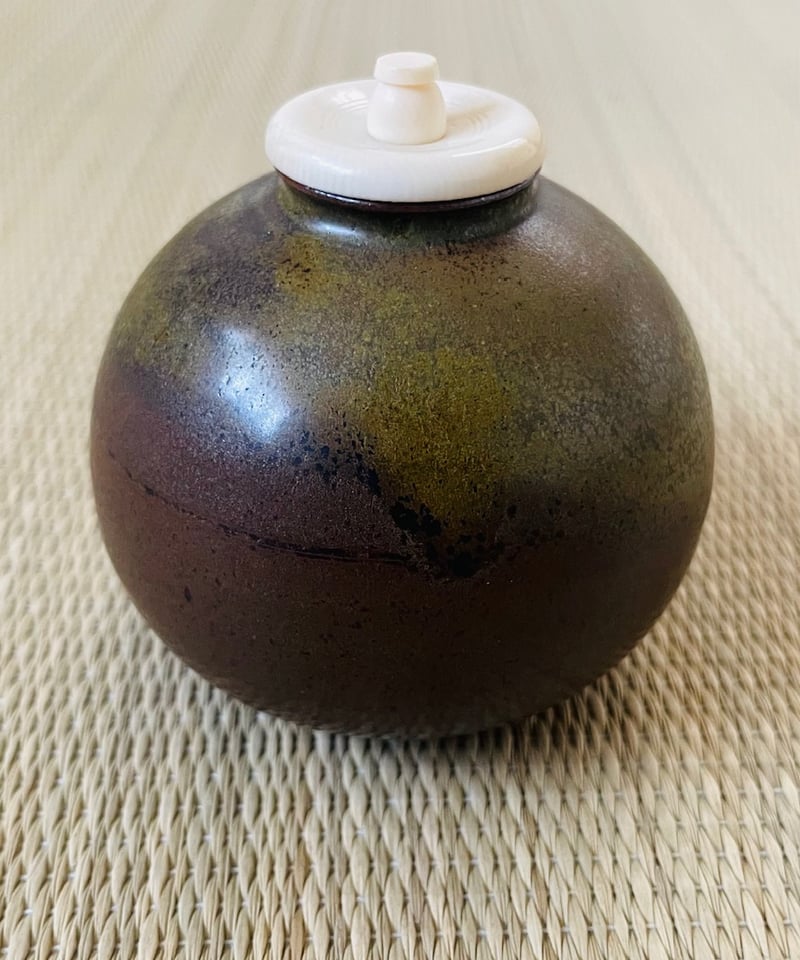 桐共箱 名物裂仕覆付美品】信水窯 丹波茄子茶入 笹蔓緞子 | ginyoudo