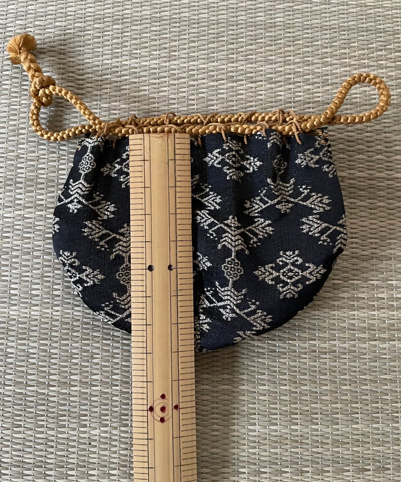 正絹】 茶入用 仕覆 菱 唐花文錦 墨黒系 | ginyoudo