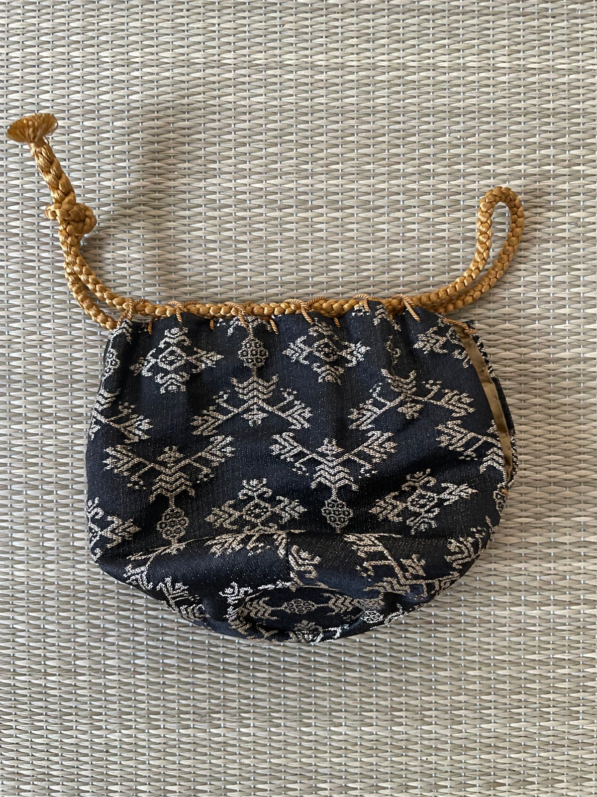 正絹】 茶入用 仕覆 菱 唐花文錦 墨黒系 | ginyoudo