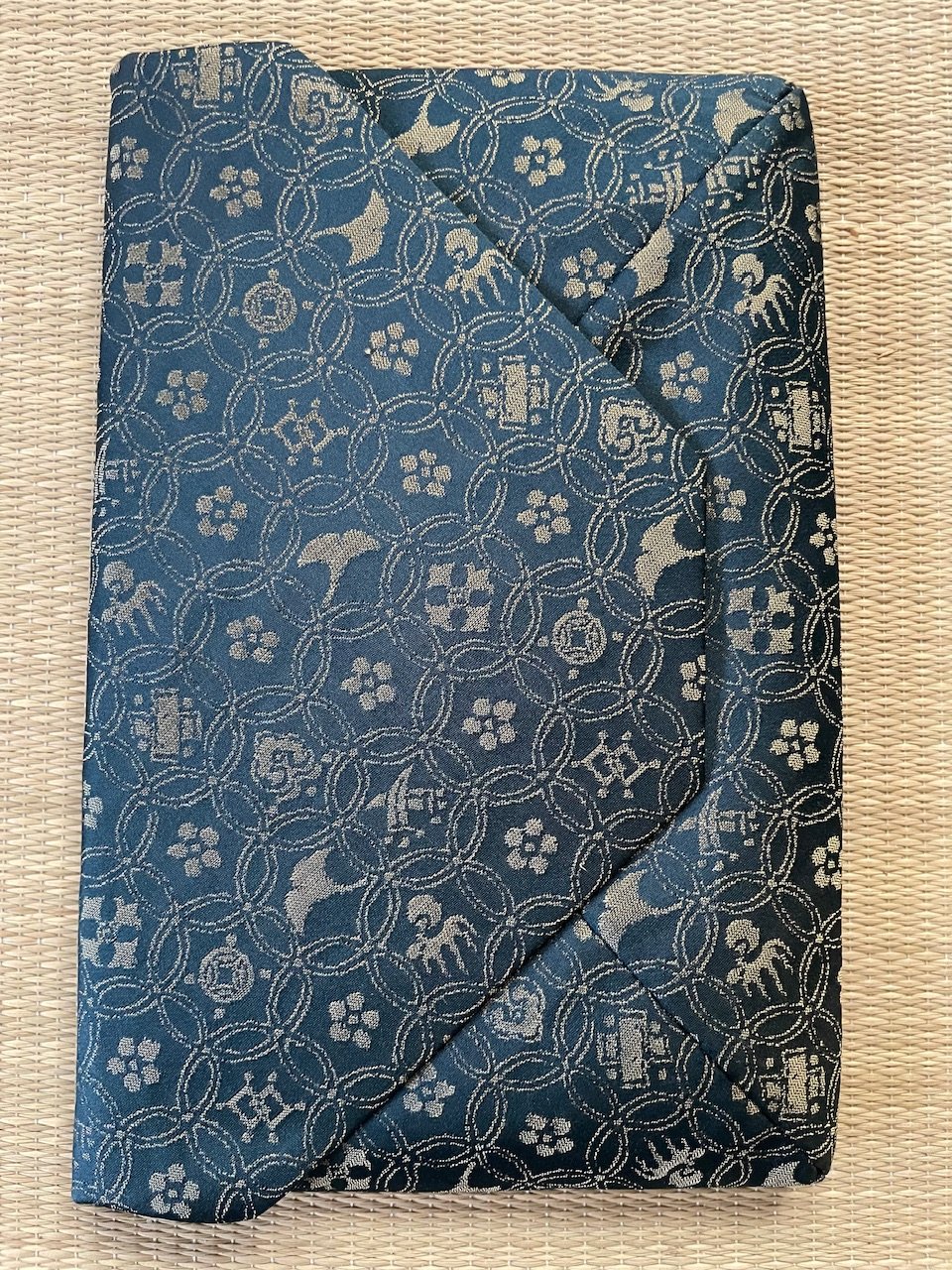 美品】龍村美術織物謹製 正絹 数寄屋袋 宗薫手銀杏文緞子 | ginyoudo