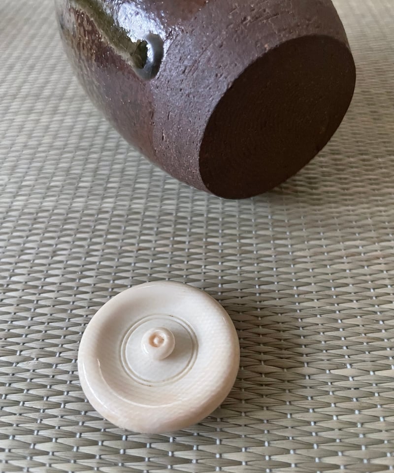 美品】在銘 尾中 丹波焼 肩衝 茶入れ 天然蓋 荒磯緞子 | ginyoudo