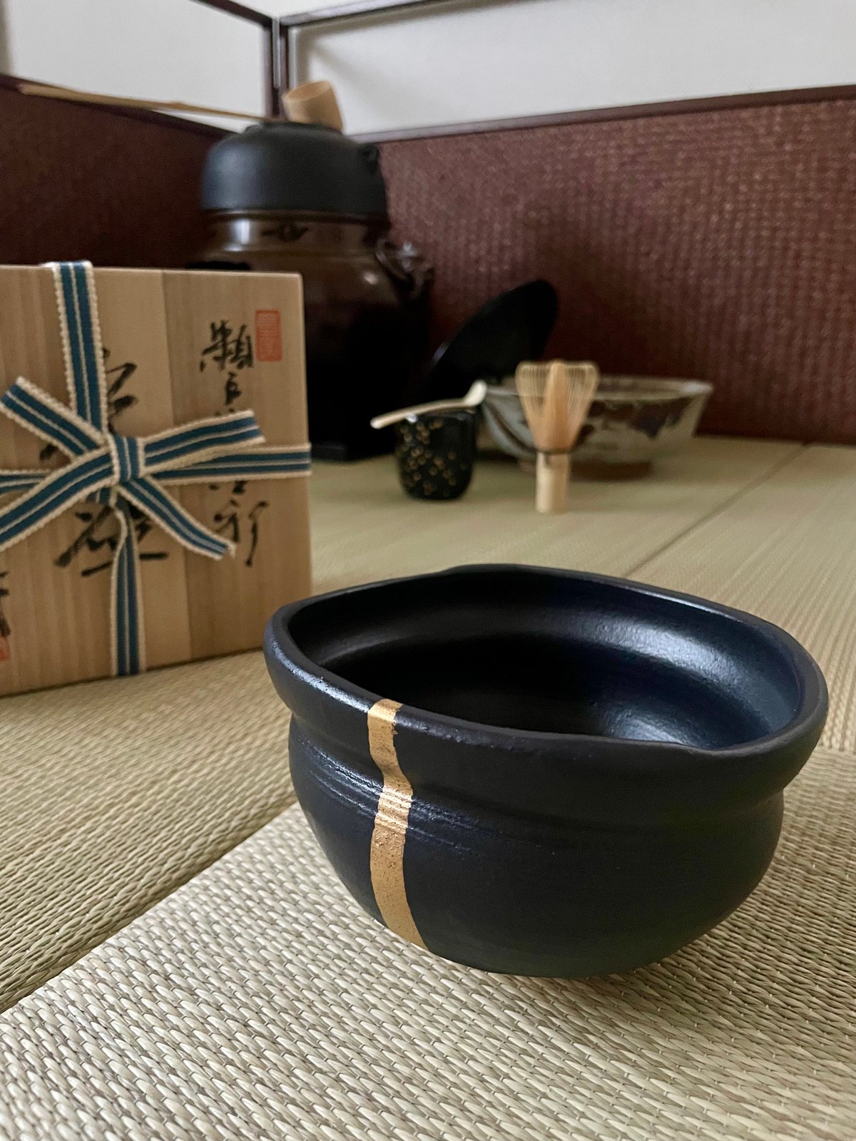 美品 在銘 共箱付き】豊窯 寺田康夫造 瀬戸黒沓形茶碗 瀬戸焼 | ginyoudo