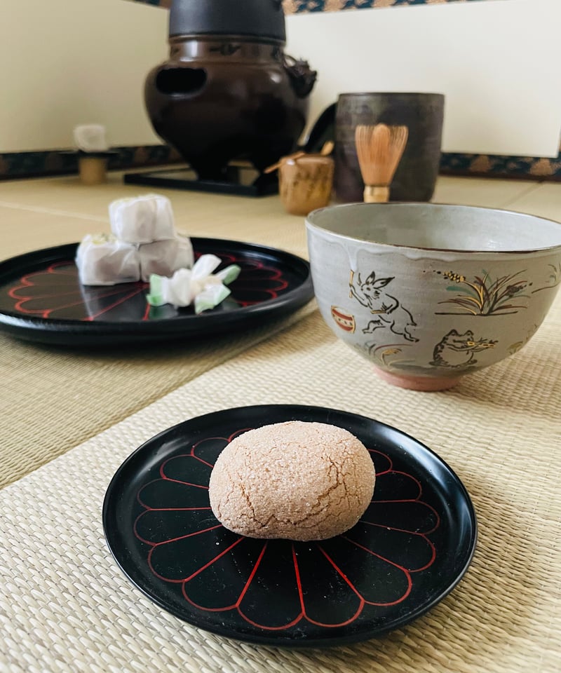 京都 平安象彦 菊 銘々盆 菓子皿 漆器 10客 共箱 菓子器 茶道具 懐石 紙箱付美品】象彦謹製 大原盆 木製漆塗 菊紋様 干菓子盆 | ginyoudo