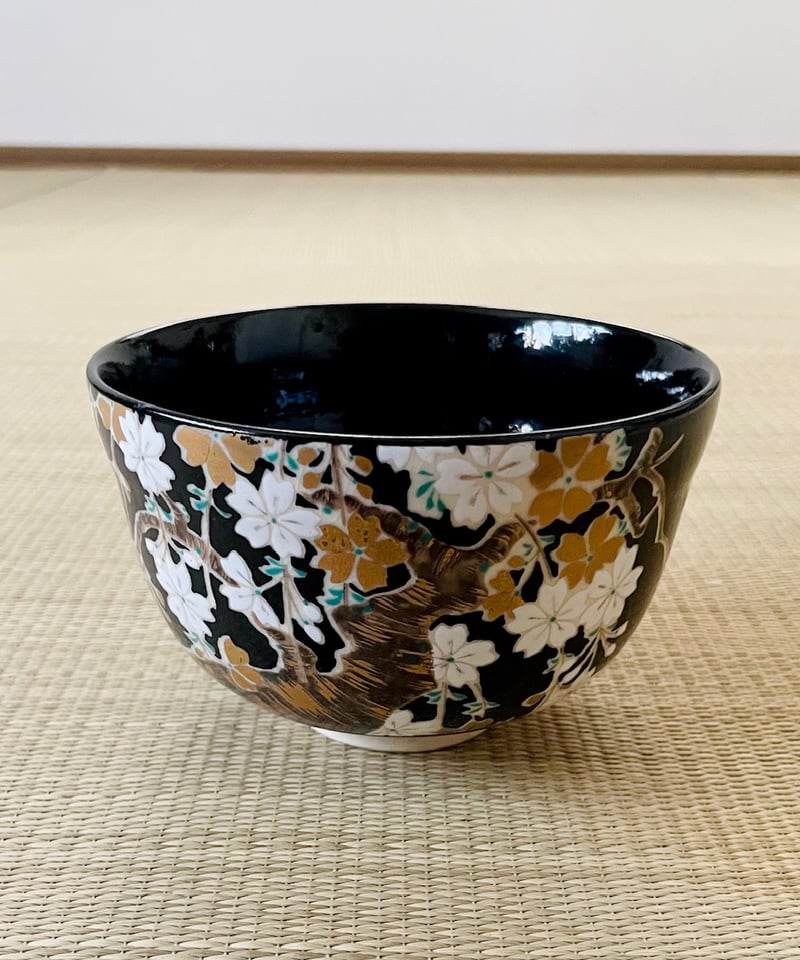 黒茶碗 桜蒔絵風 木箱付き 和食器 お茶碗 飯椀 茶道具 在銘 紙箱付】宮地英香 黒仁清 桜 さくら 茶碗 | ginyoudo
