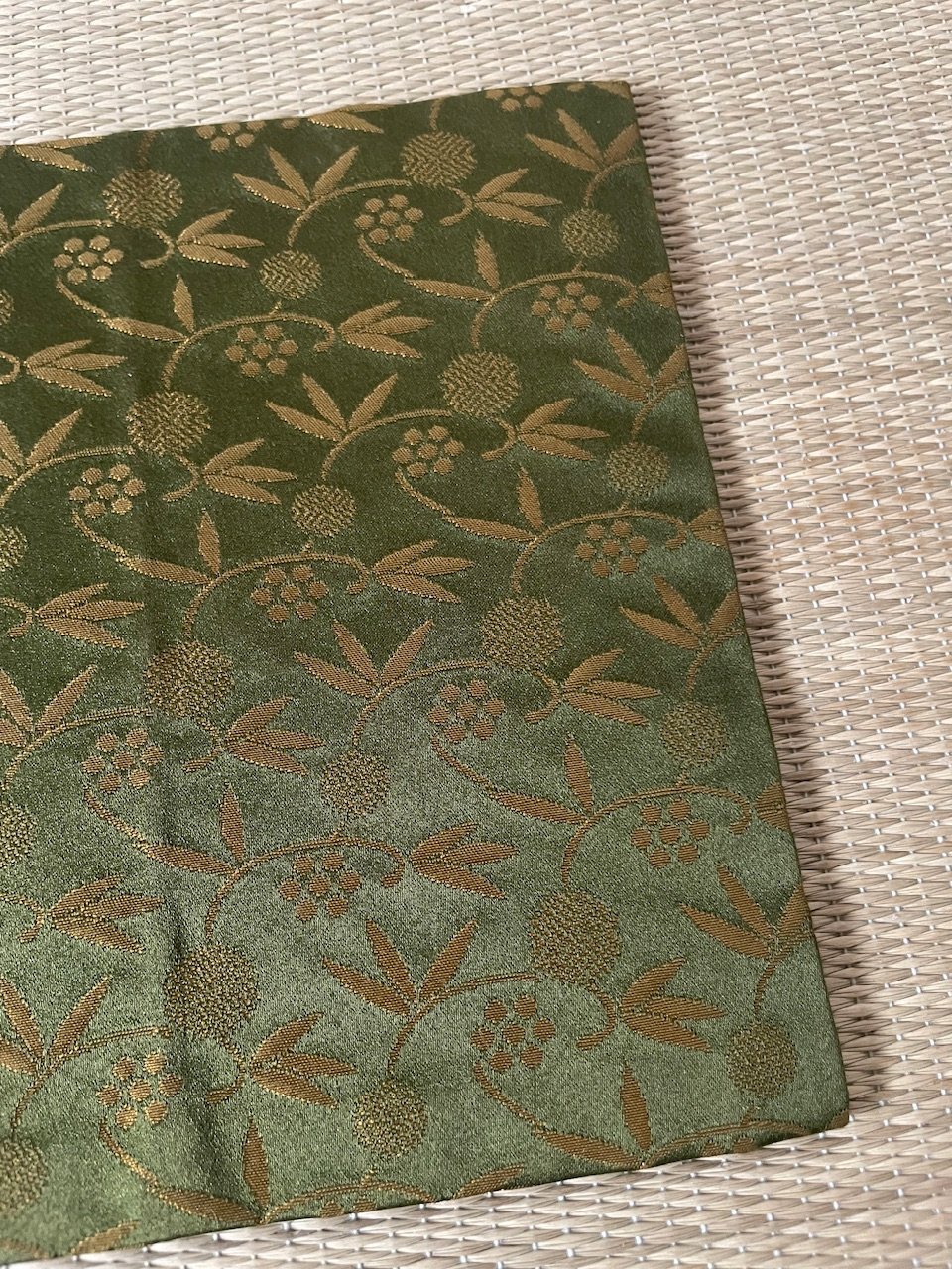 紙元箱付美品】 やました清昌堂扱い 正絹 古帛紗 名物裂 笹蔓緞子 緑系