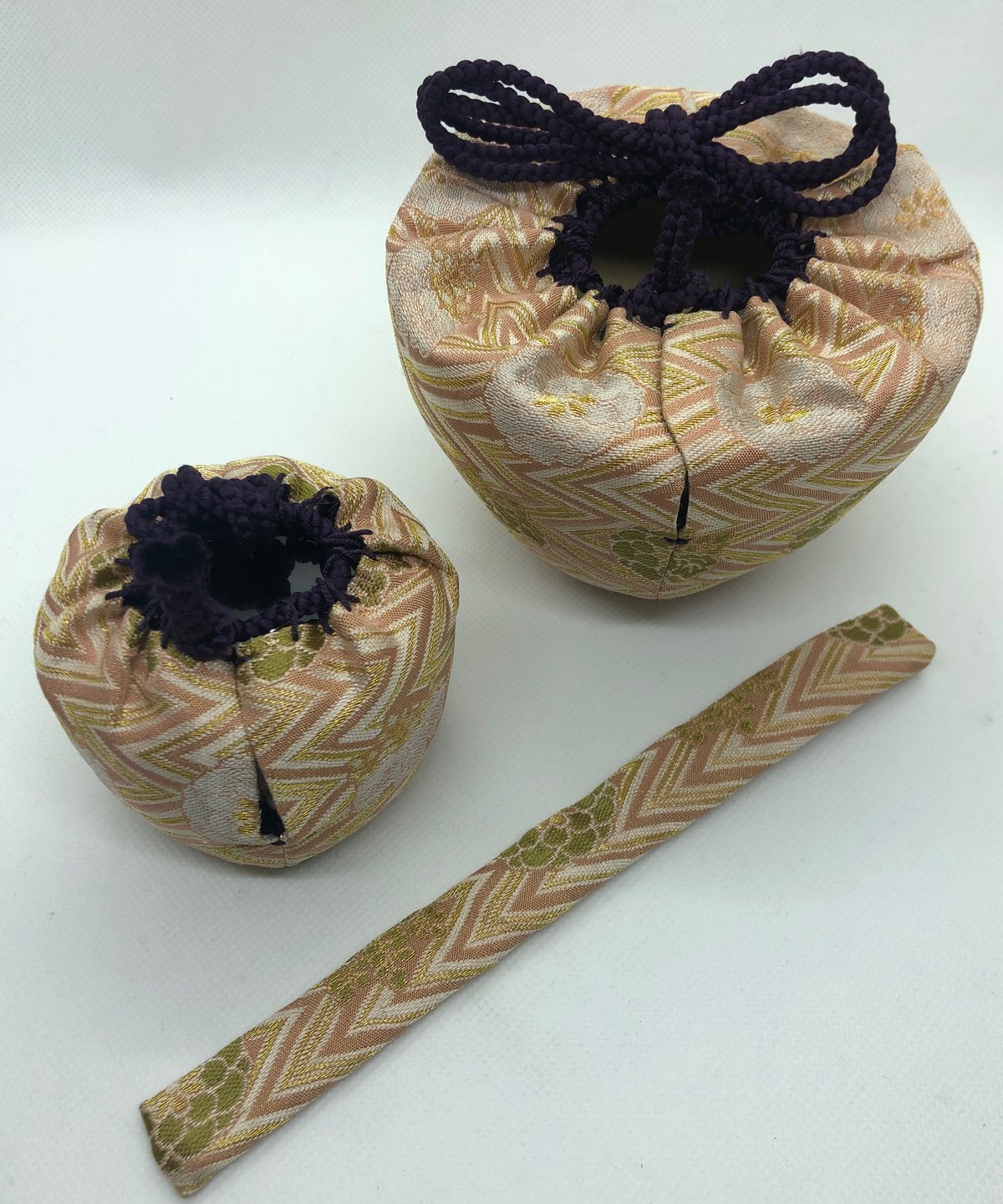 3つセット　茶入れ 美品】茶箱用 仕覆三揃 仕覆三点セット 菊桐文様 ピンク | ginyoudo