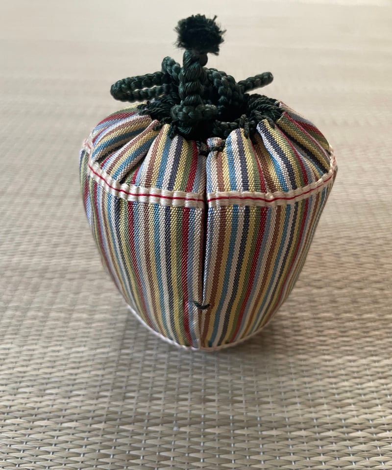 美品 未使用保管品】木製 漆塗り 仕覆付き黒棗 正絹名物裂「十色間道