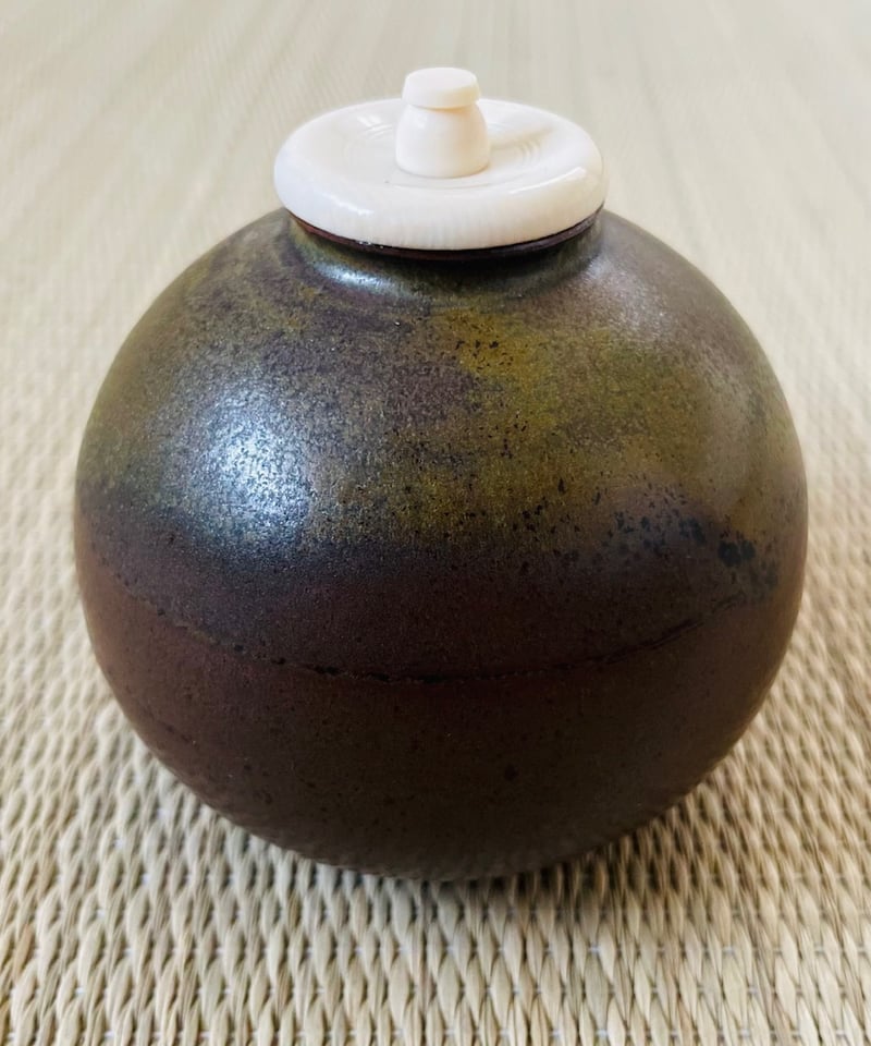 桐共箱 名物裂仕覆付美品】信水窯 丹波茄子茶入 笹蔓緞子 | ginyoudo
