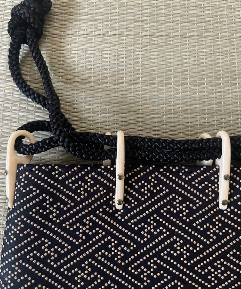 未使用 美品】印傳屋 甲州印傳 紗綾形 合切袋 黒 | ginyoudo