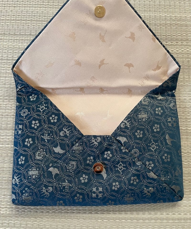 美品】龍村美術織物謹製 正絹 数寄屋袋 宗薫手銀杏文緞子 | ginyoudo
