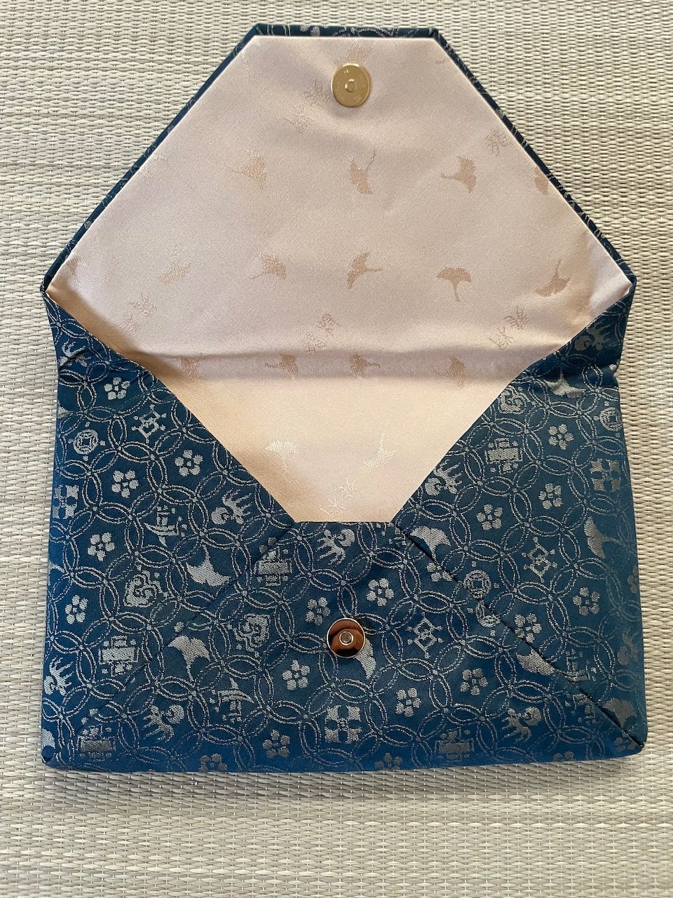 美品】龍村美術織物謹製 正絹 数寄屋袋 宗薫手銀杏文緞子 | ginyoudo