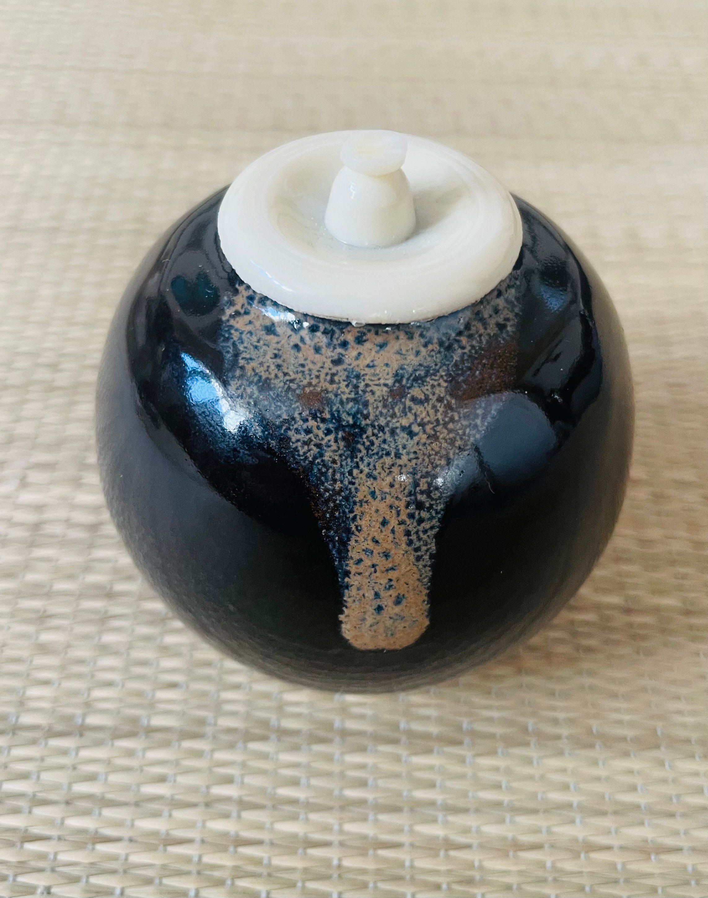 美品 紙元箱 仕覆栞付】渦金襴 仕覆付 中村陶六造 文林茶入れ | ginyoudo
