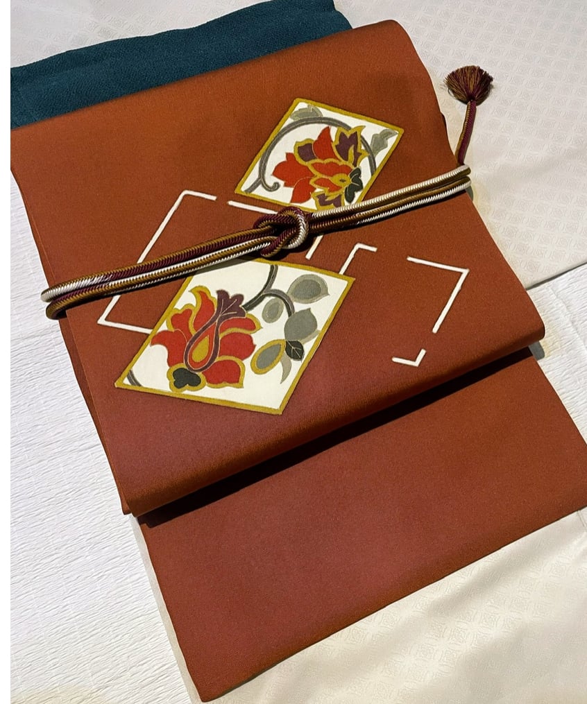 正絹塩瀬名古屋帯 落ち着きある焦茶色系 茶道 格調ある絵柄モチーフ 美品 未使用保管品】塩瀬 正絹 名古屋帯 菱に唐花 葡萄茶色系 | ginyoudo
