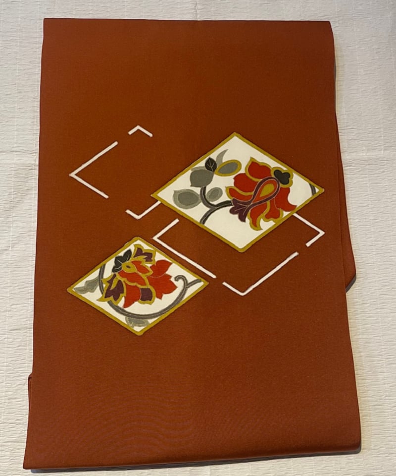 美品 未使用保管品】塩瀬 正絹 名古屋帯 菱に唐花 葡萄茶色系 | ginyoudo