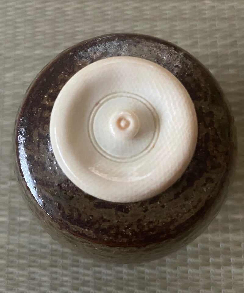 美品】在銘 尾中 丹波焼 肩衝 茶入れ 天然蓋 荒磯緞子 | ginyoudo