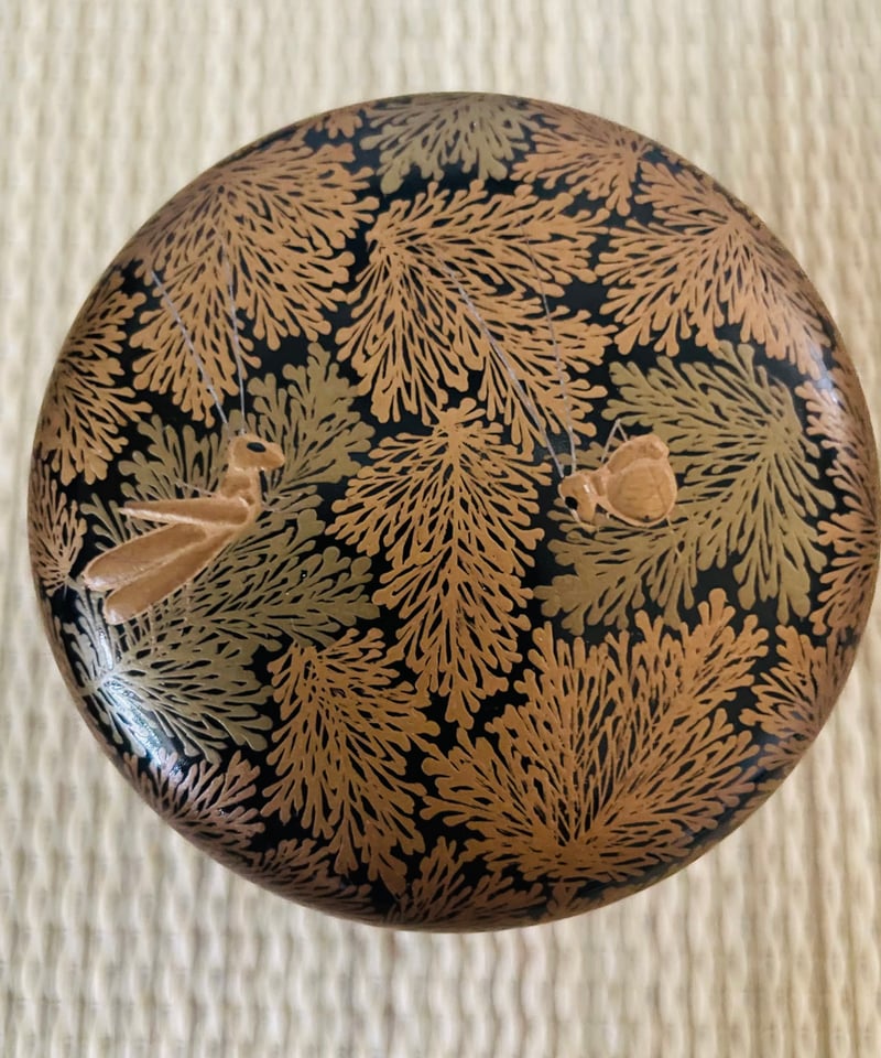 美品】木製 漆塗 蒔絵 秋草虫図蒔絵 中棗 バッタ/鈴虫 黒/金 | ginyoudo
