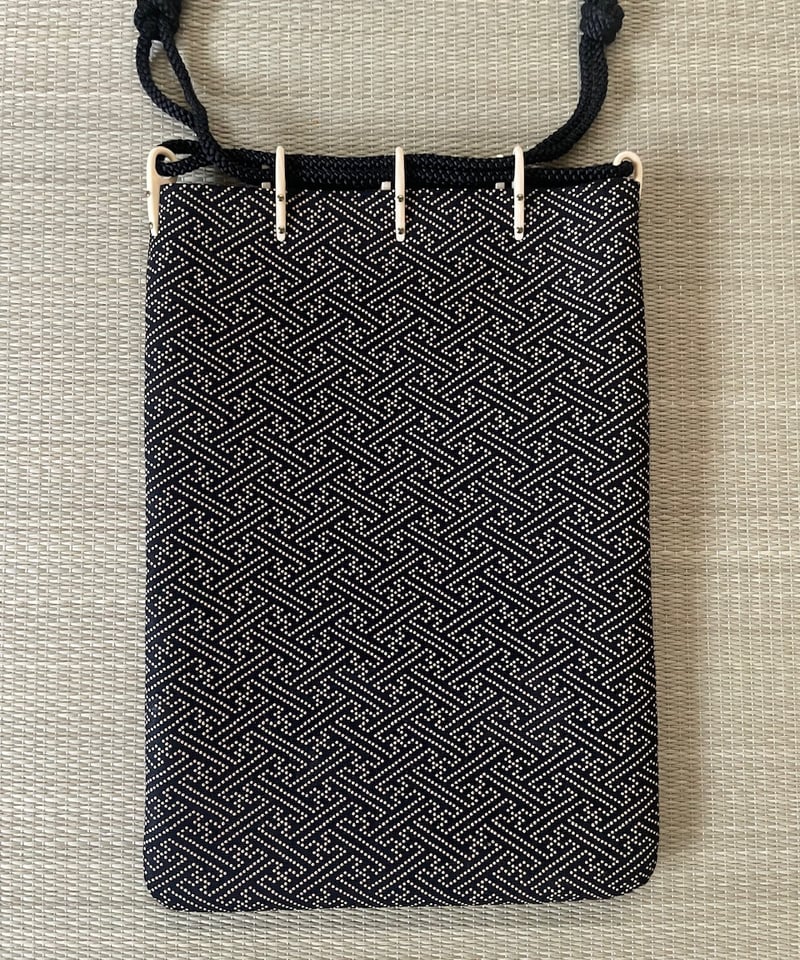 未使用 美品】印傳屋 甲州印傳 紗綾形 合切袋 黒 | ginyoudo