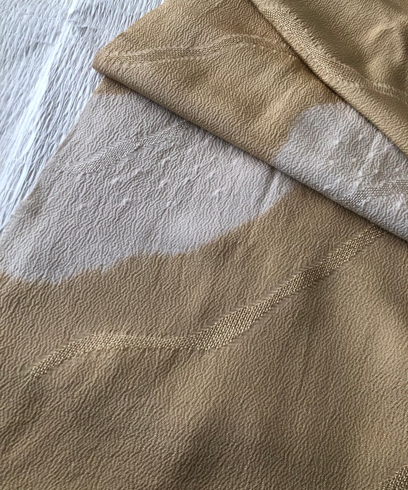 美品】正絹 ちりめん 絞り 染め分け ベージュ・白 帯揚げ | ginyoudo