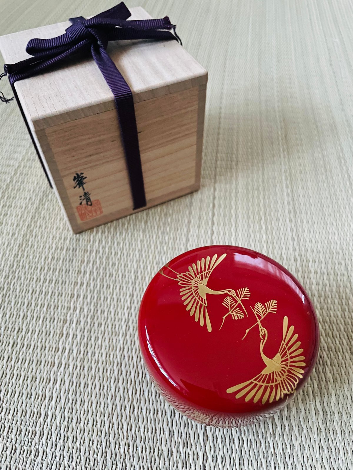 美品 桐箱付】峯清造 松喰鶴 大平棗 平棗 朱赤 | ginyoudo