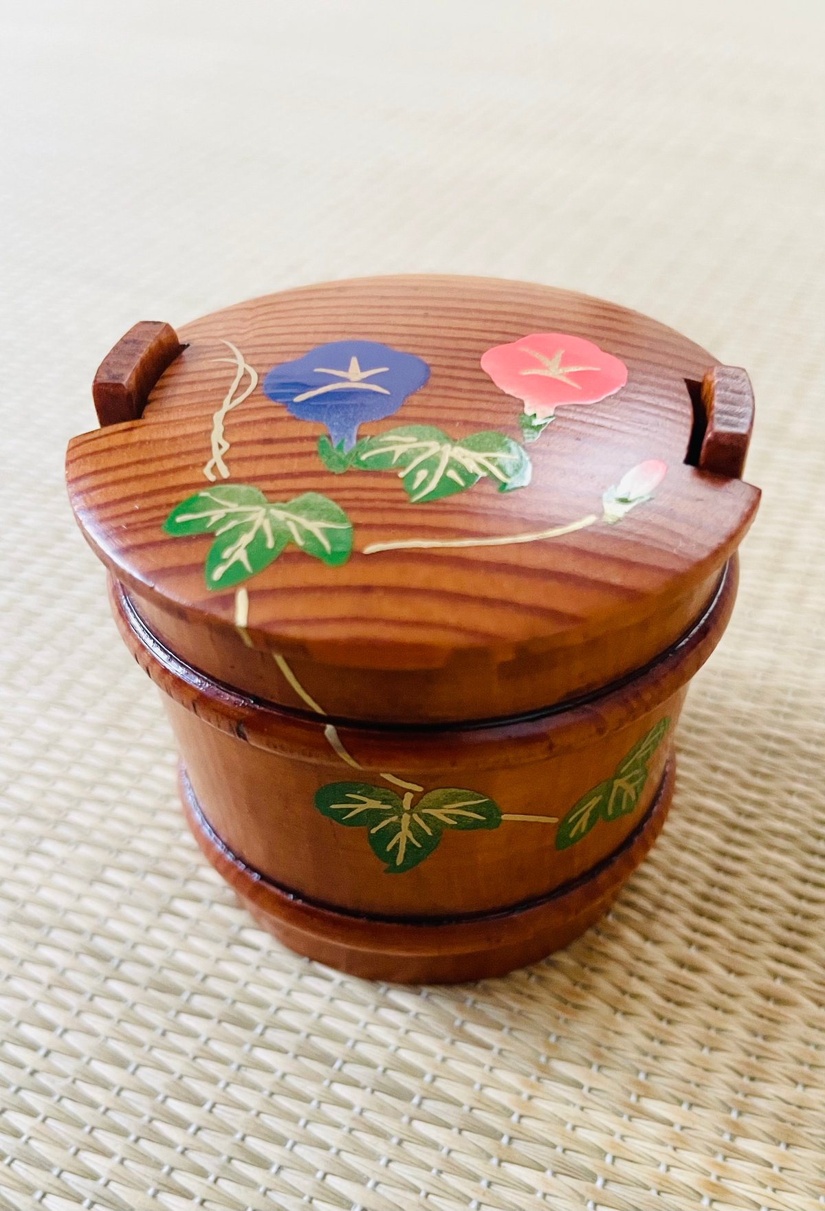 美品】紙箱付き 谷川真斎造 拭き漆 朝顔蒔絵 桶型香合 | ginyoudo