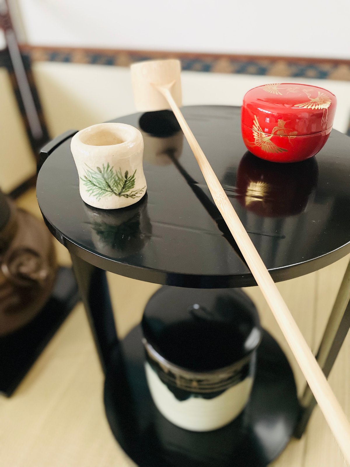 茶道具　楽焼　吉村楽入作　柴蓋置　共箱　V　8769 美品 在銘 共箱】吉村楽入造 松ノ絵 白楽蓋置 | ginyoudo