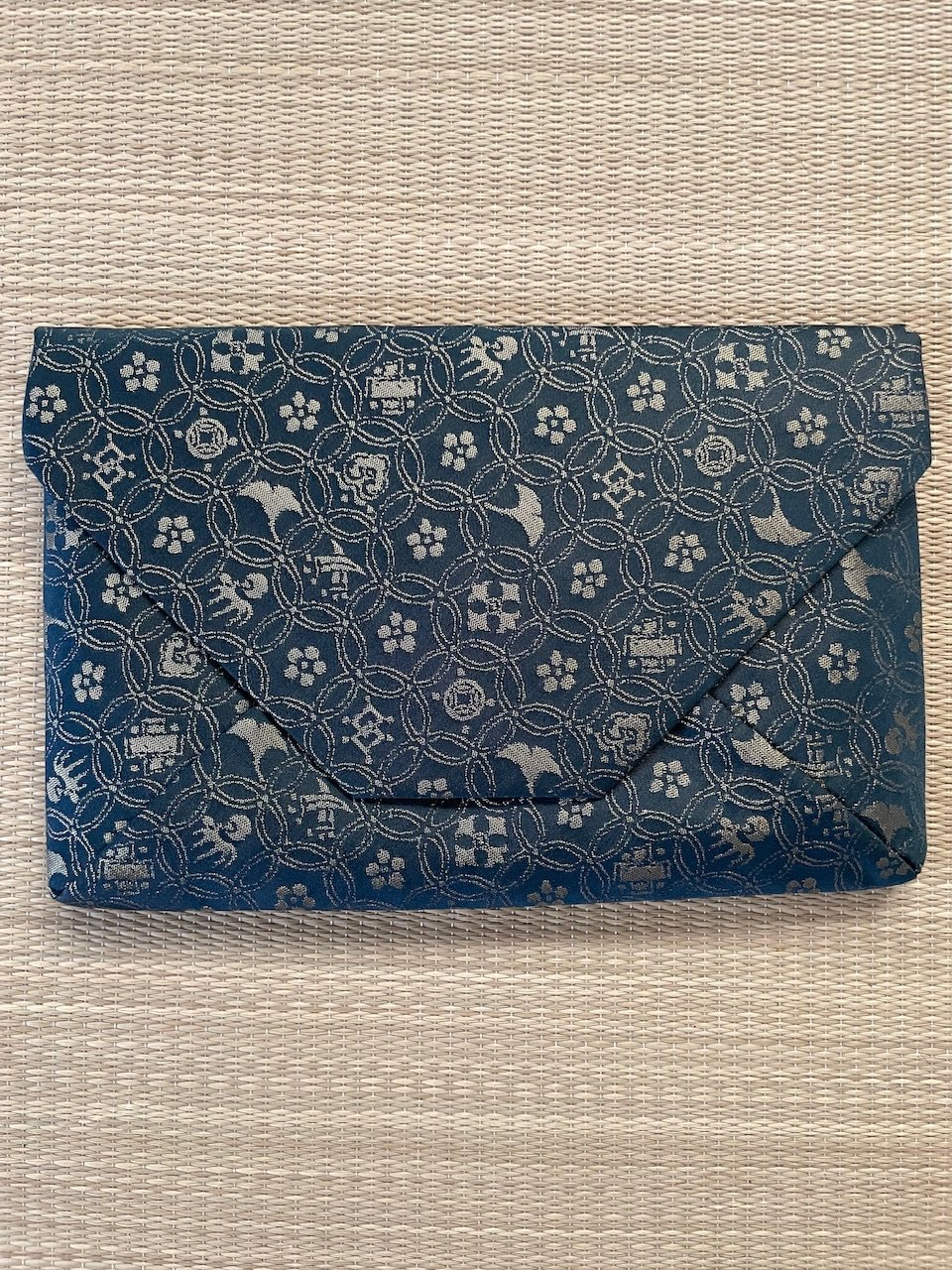 美品】龍村美術織物謹製 正絹 数寄屋袋 宗薫手銀杏文緞子 | ginyoudo