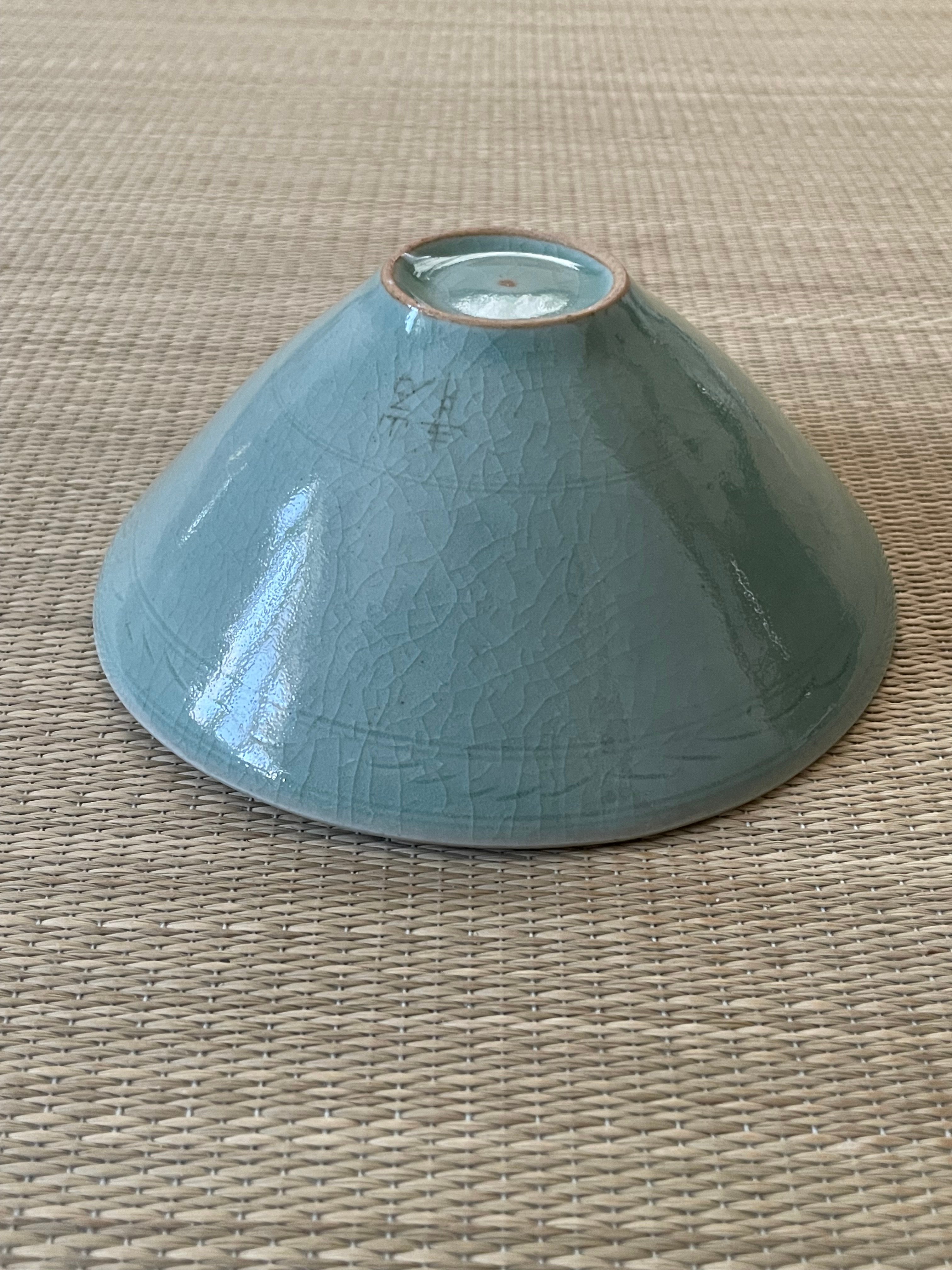 美品 桐共箱付】沙音窯 松月 金鐘浩造 高麗青磁 平茶碗 | ginyoudo