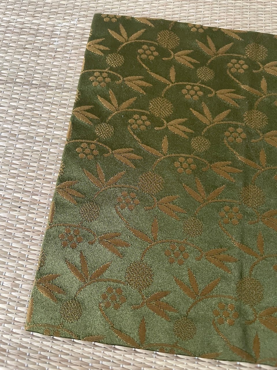 紙元箱付美品】 やました清昌堂扱い 正絹 古帛紗 名物裂 笹蔓緞子 緑系
