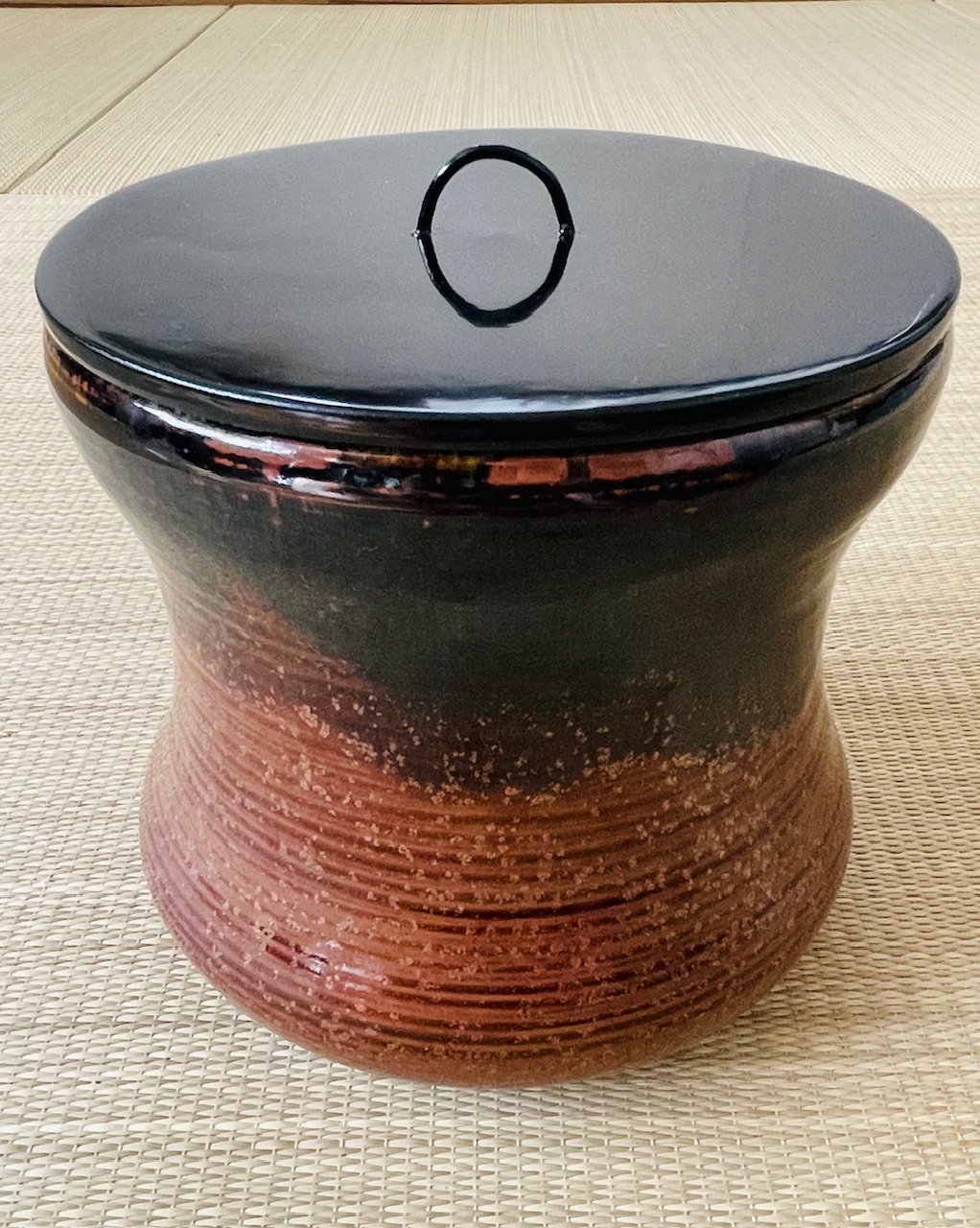 未使用 茶道具 宇田佐平造 瀬戸釉 一重口 水指 陶印 塗り蓋 共箱 美品】在銘 宇田隆和造 佐平窯 瀬戸 一重口 塗蓋付 水指 | ginyoudo