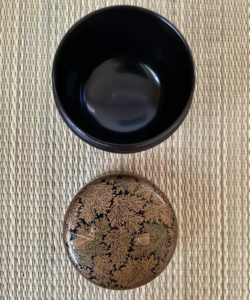 美品】木製 漆塗 蒔絵 秋草虫図蒔絵 中棗 バッタ/鈴虫 黒/金 | ginyoudo
