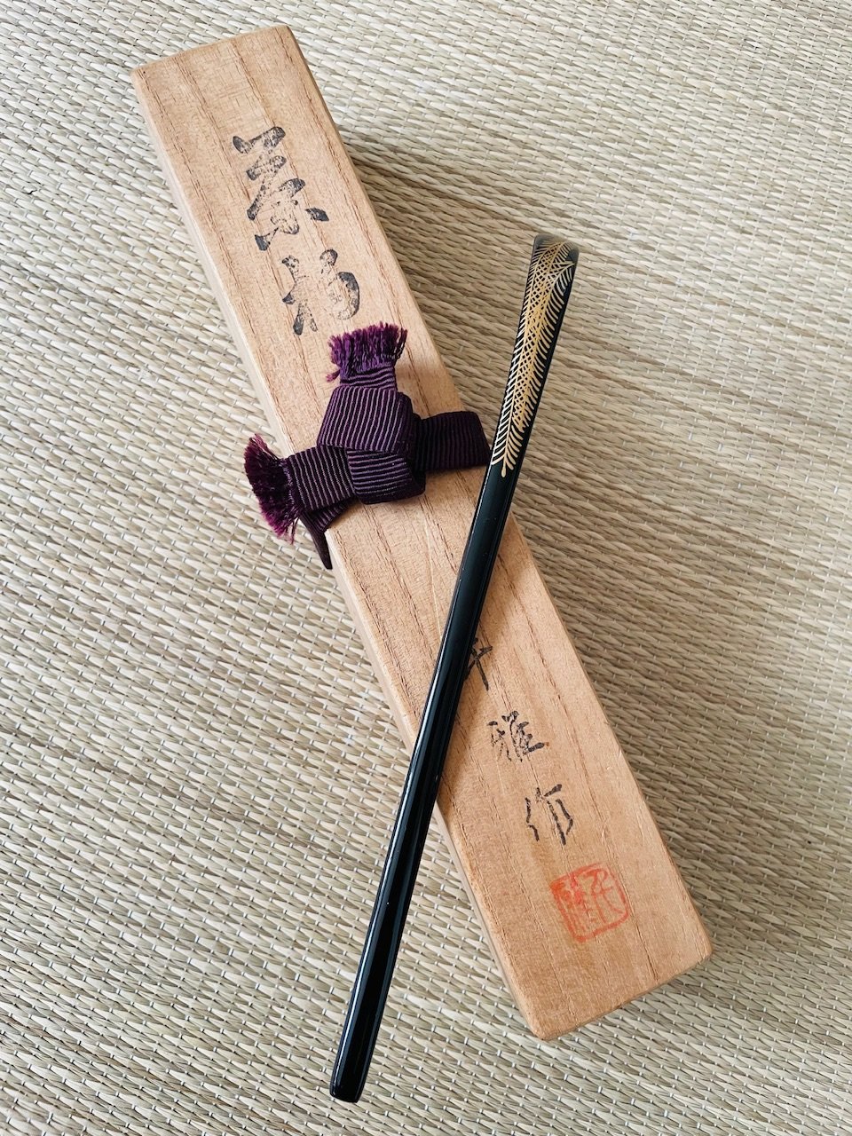 茶杓■輪島塗 柳蒔絵 崇 共箱 お茶道具 古美術 時代物 骨董品■ 桐共箱 ウコン布 栞付】輪島塗 千雅造 柳蒔絵 茶杓 | ginyoudo