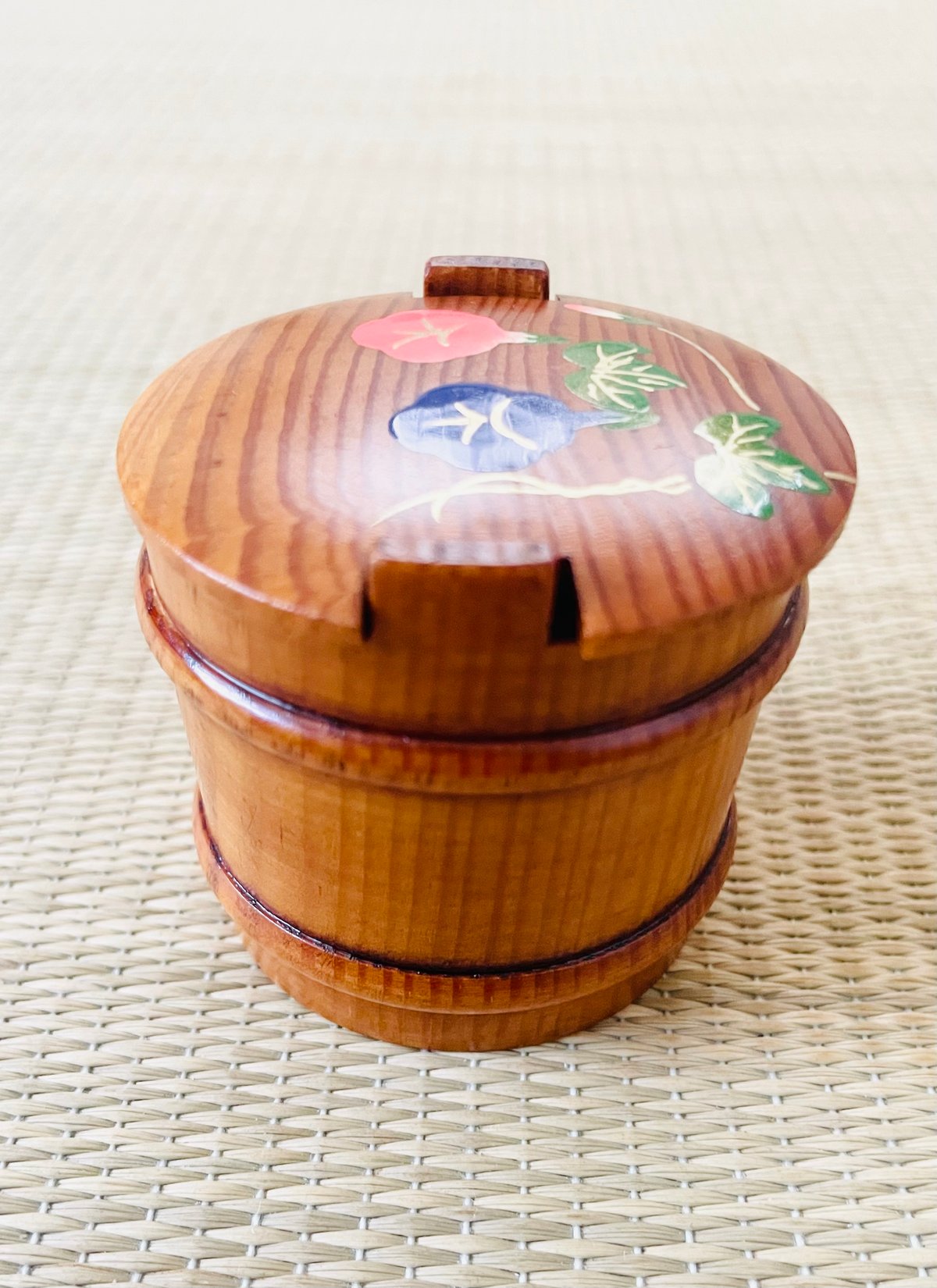 美品】紙箱付き 谷川真斎造 拭き漆 朝顔蒔絵 桶型香合 | ginyoudo