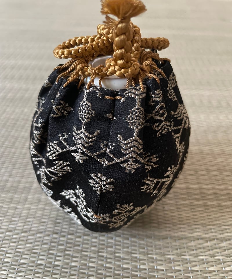 正絹】 茶入用 仕覆 菱 唐花文錦 墨黒系 | ginyoudo