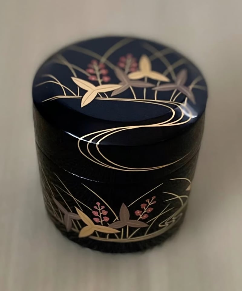 美品】雪吹棗 ふぶき薄茶器 沢瀉に流水蒔絵 黒 金 | ginyoudo