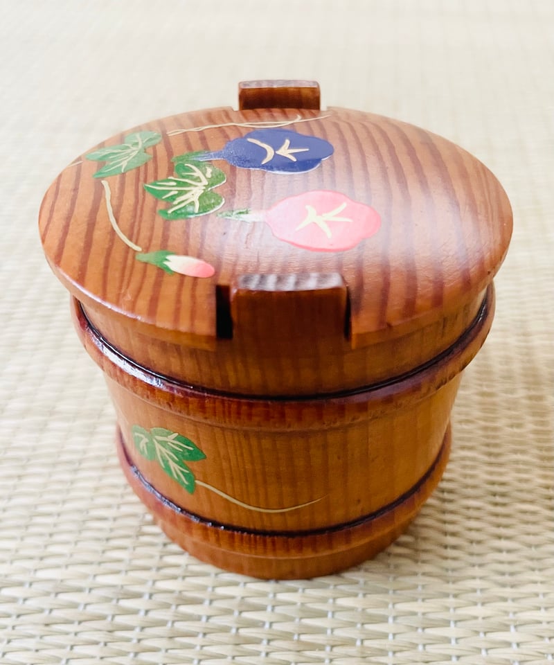 美品】紙箱付き 谷川真斎造 拭き漆 朝顔蒔絵 桶型香合 | ginyoudo