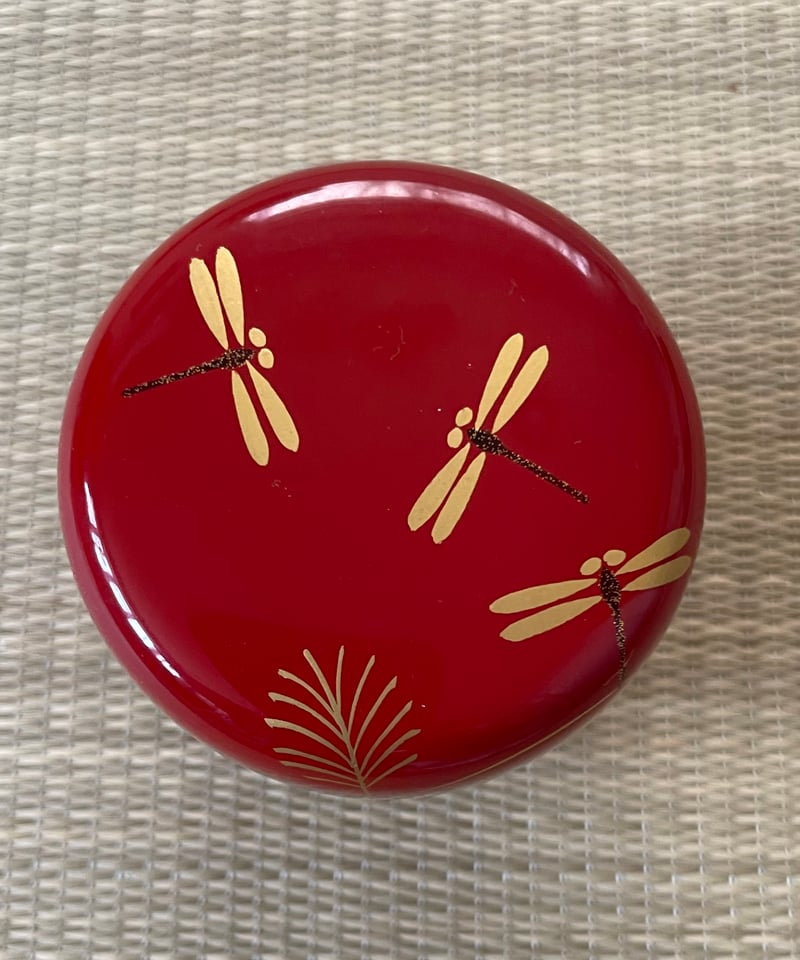 蒔絵　トンボ 木製 漆塗り】トンボ秋草（芒とハギ）絵図 蒔絵 中棗赤 | ginyoudo