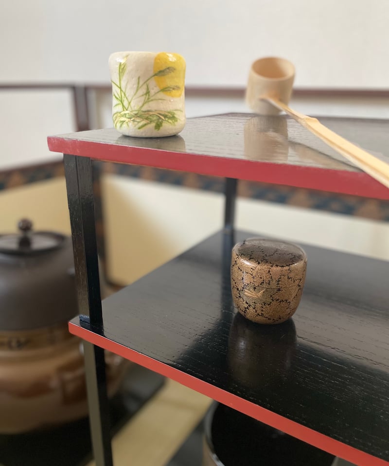 美品】木製 漆塗 蒔絵 秋草虫図蒔絵 中棗 バッタ/鈴虫 黒/金 | ginyoudo