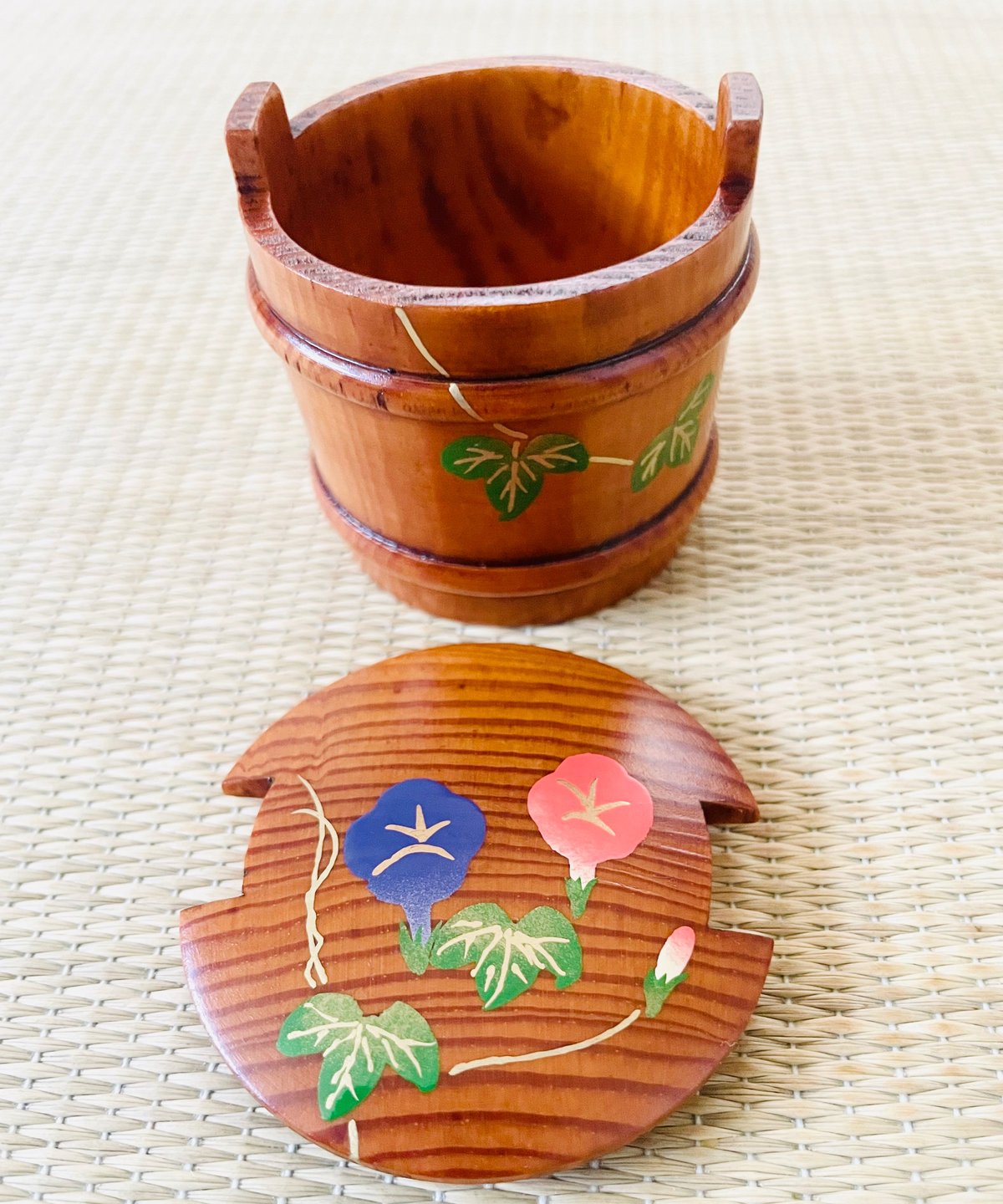 美品】紙箱付き 谷川真斎造 拭き漆 朝顔蒔絵 桶型香合 | ginyoudo