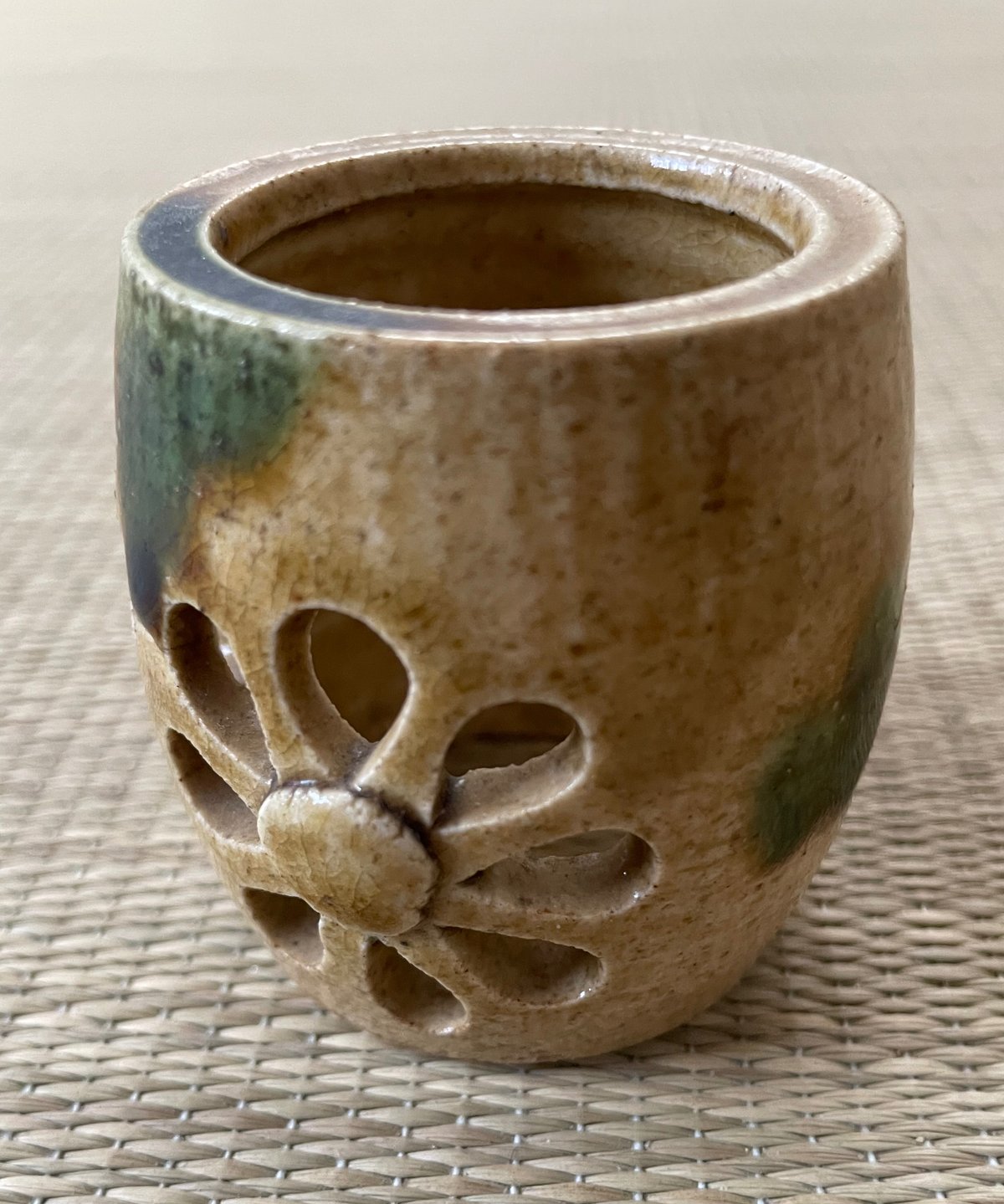 Ｗ６００　蓋置　『きせと　蓋置』『山口茂 造』　共箱　茶道具 在銘 美品】山口茂造 菊 透かし 黄瀬戸 蓋置 茶道具 | ginyoudo