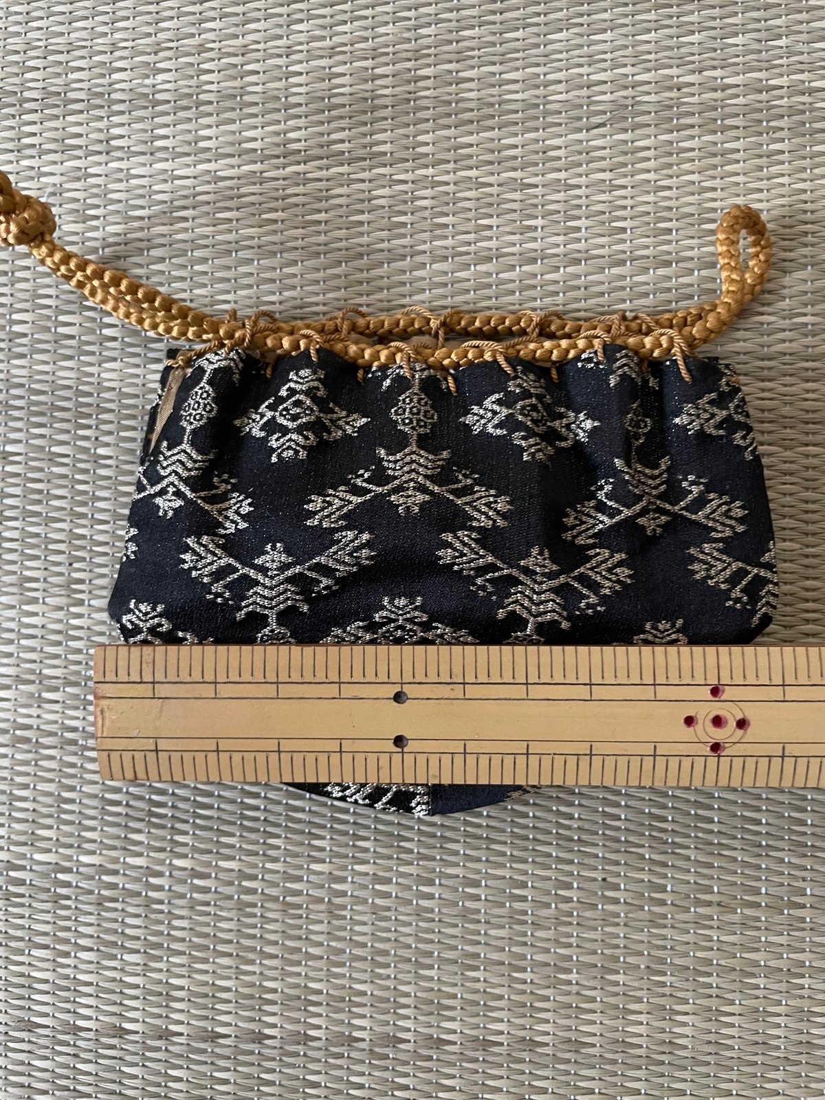 正絹】 茶入用 仕覆 菱 唐花文錦 墨黒系 | ginyoudo