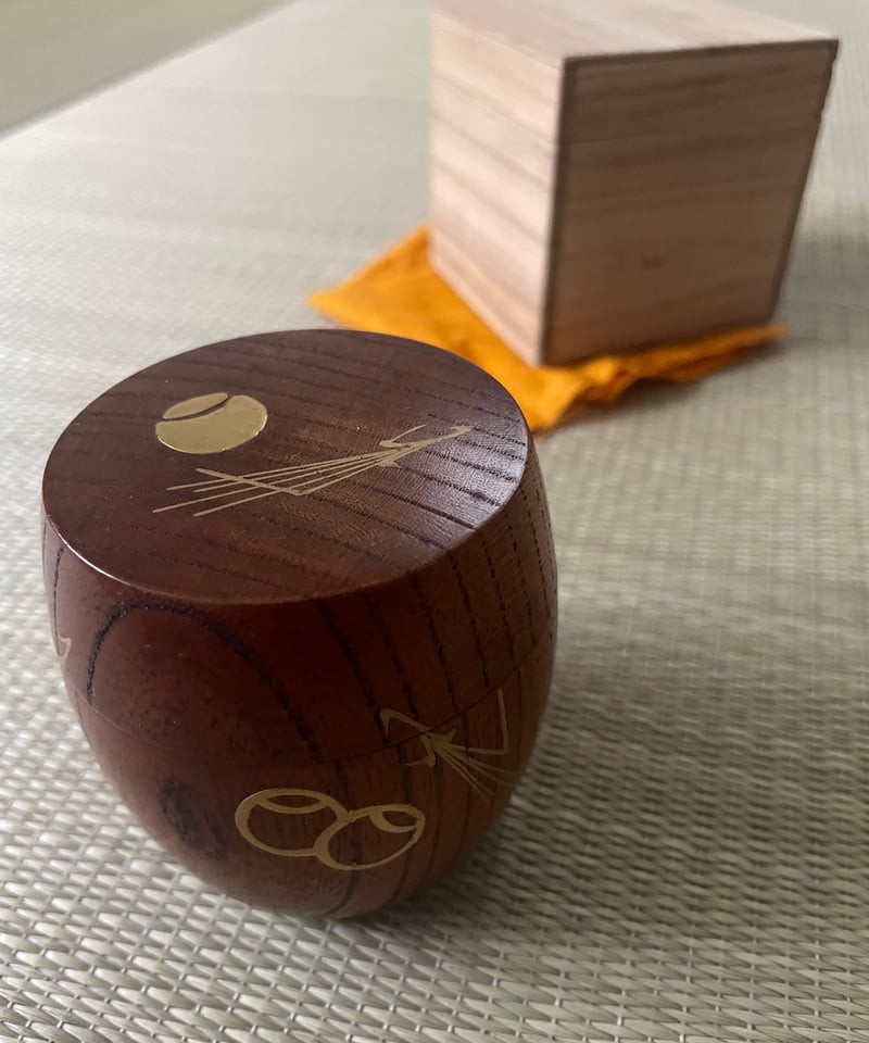 美品】拭漆 欅 胴張棗 ツボツボ文様に五葉の松 | ginyoudo