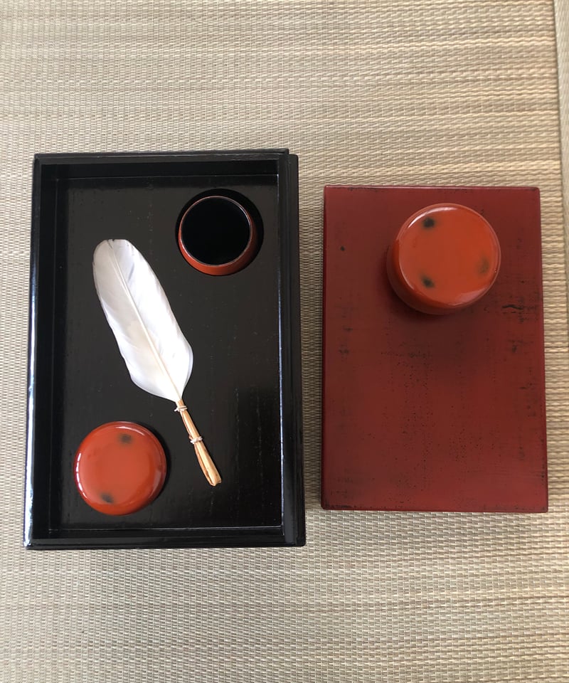 美品】根来塗り布目風茶箱/根来塗り平棗・茶筅筒・香合・羽箒