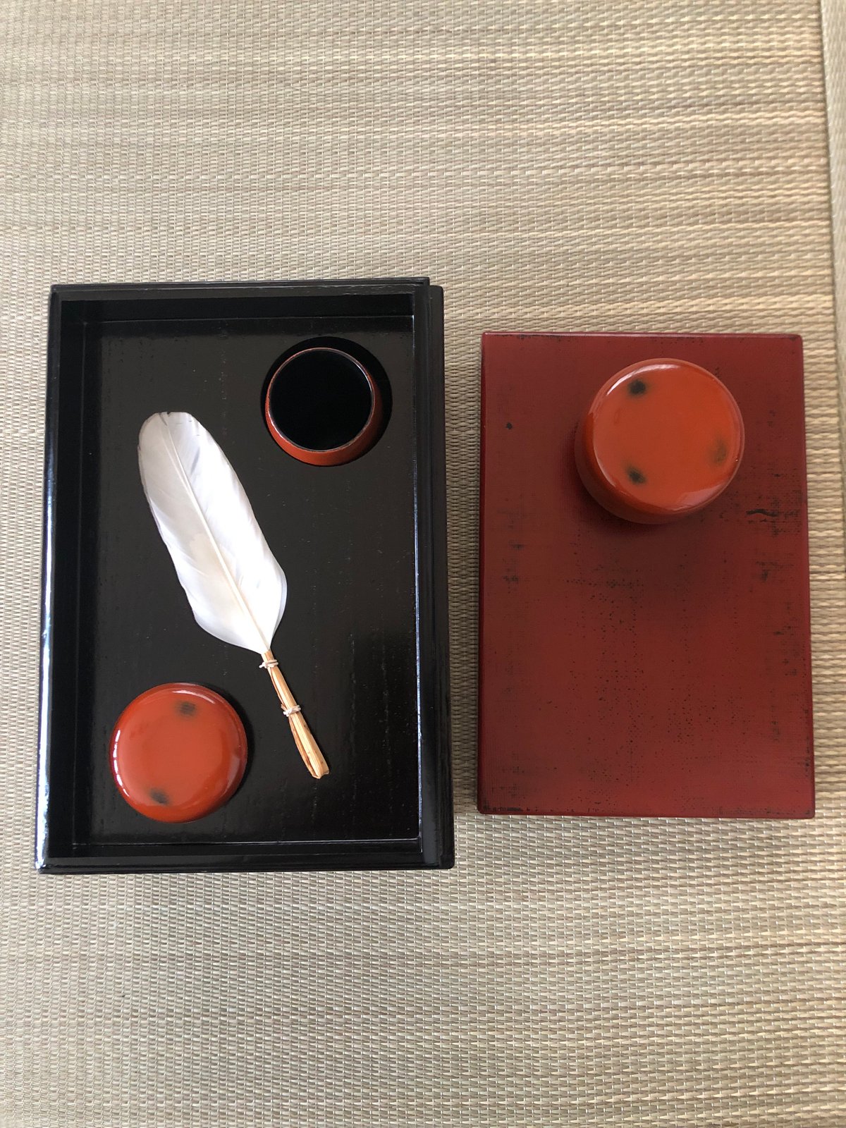 美品】根来塗り布目風茶箱/根来塗り平棗・茶筅筒・香合・羽箒セット