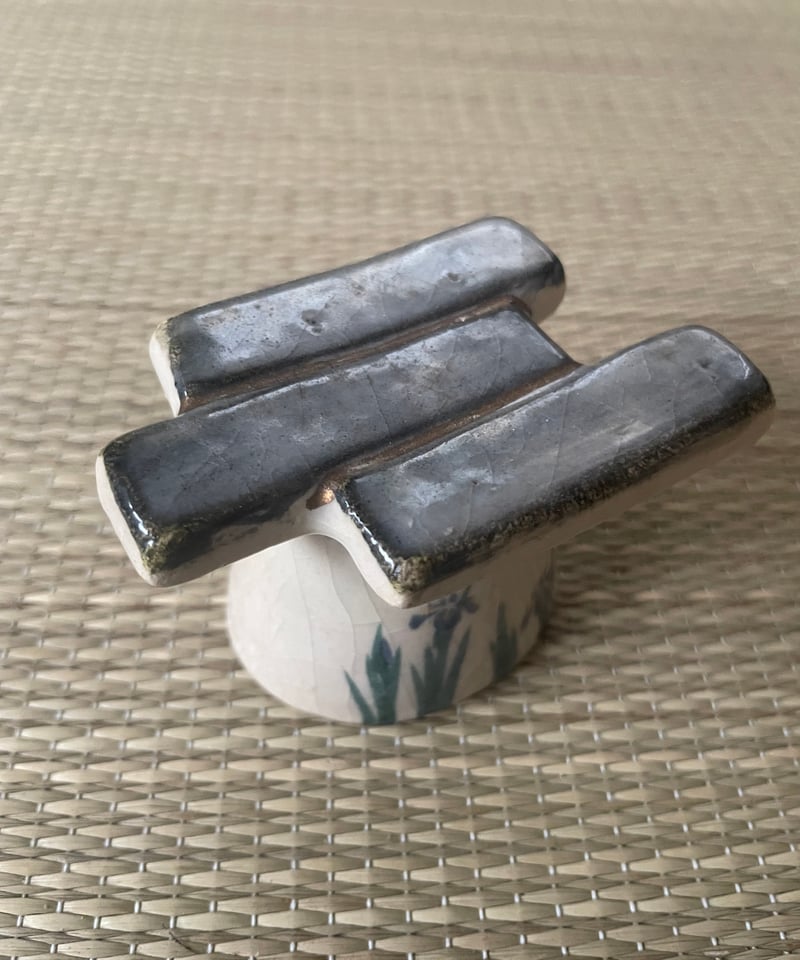在銘美品】楽入造 白楽 八ツ橋に菖蒲 蓋置 | ginyoudo
