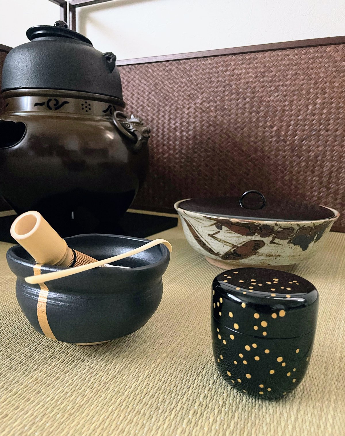 美品 在銘 共箱付き】豊窯 寺田康夫造 瀬戸黒沓形茶碗 瀬戸焼 | ginyoudo