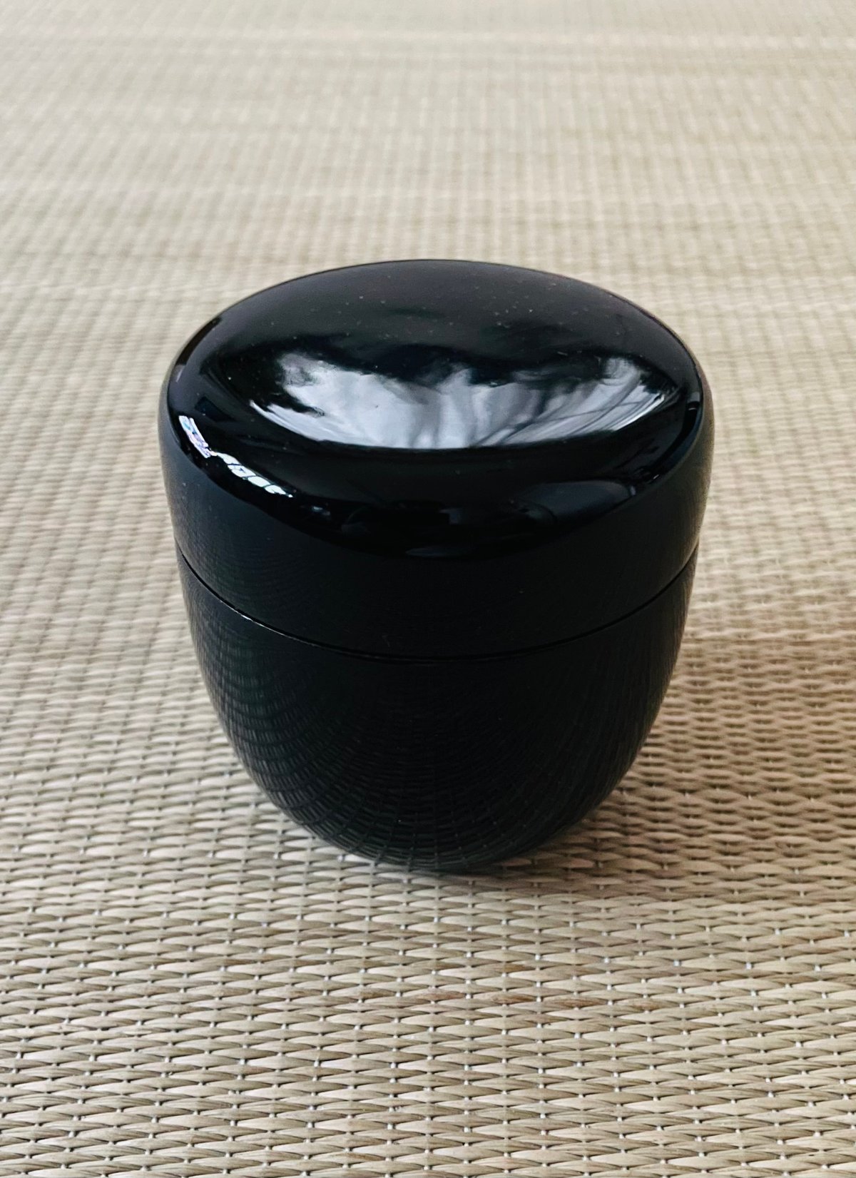 美品 未使用保管品】木製 漆塗り 仕覆付き黒棗 正絹名物裂「十色間道
