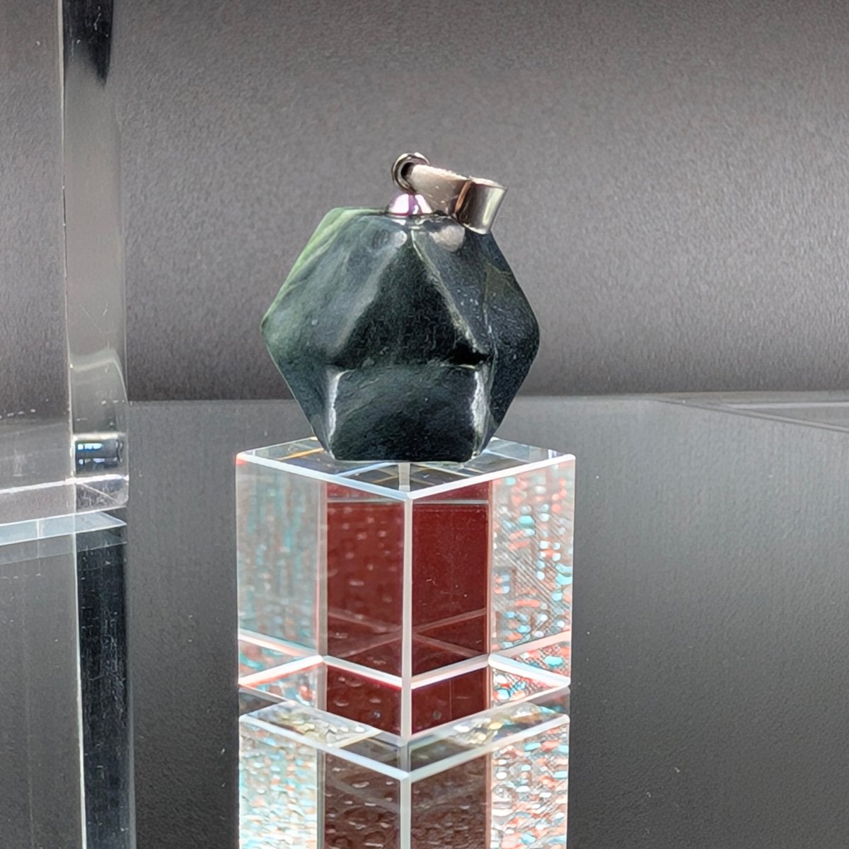 限定1 北海道産「日高翡翠」日本銘石協会公認14面体ペンダントトップ